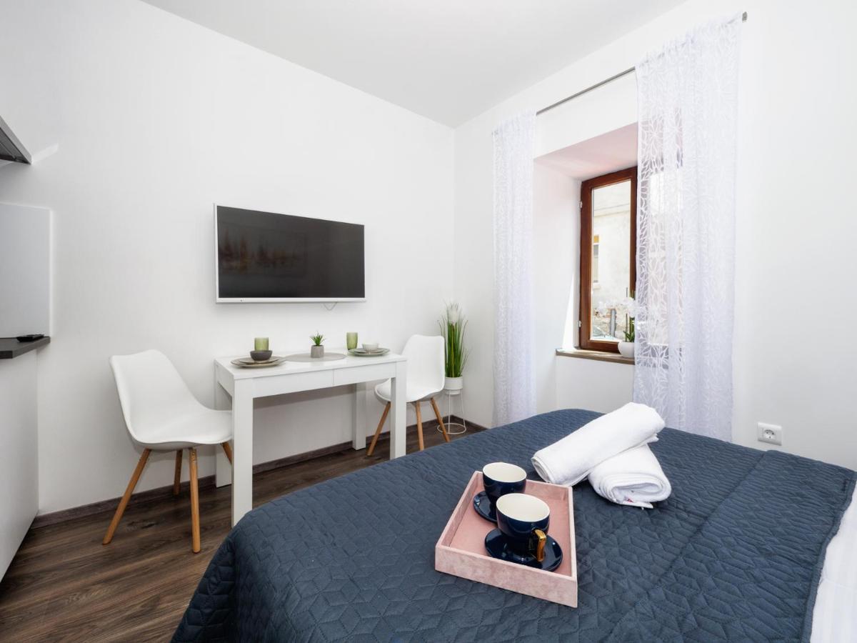 Arena Delight Studio Apartments Pula Buitenkant foto